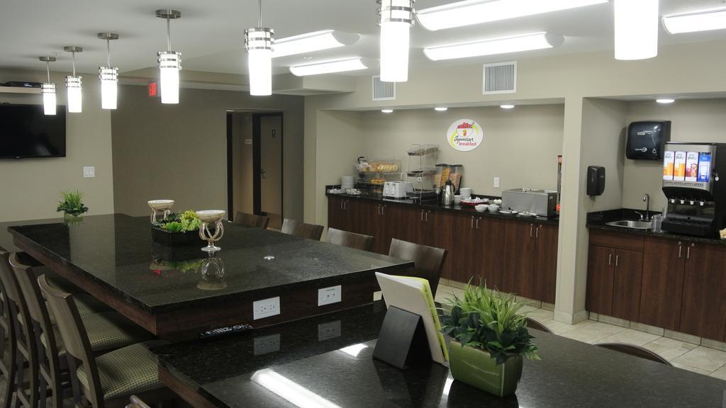 מלון Super 8 By Wyndham לוידמינסטר מראה חיצוני תמונה